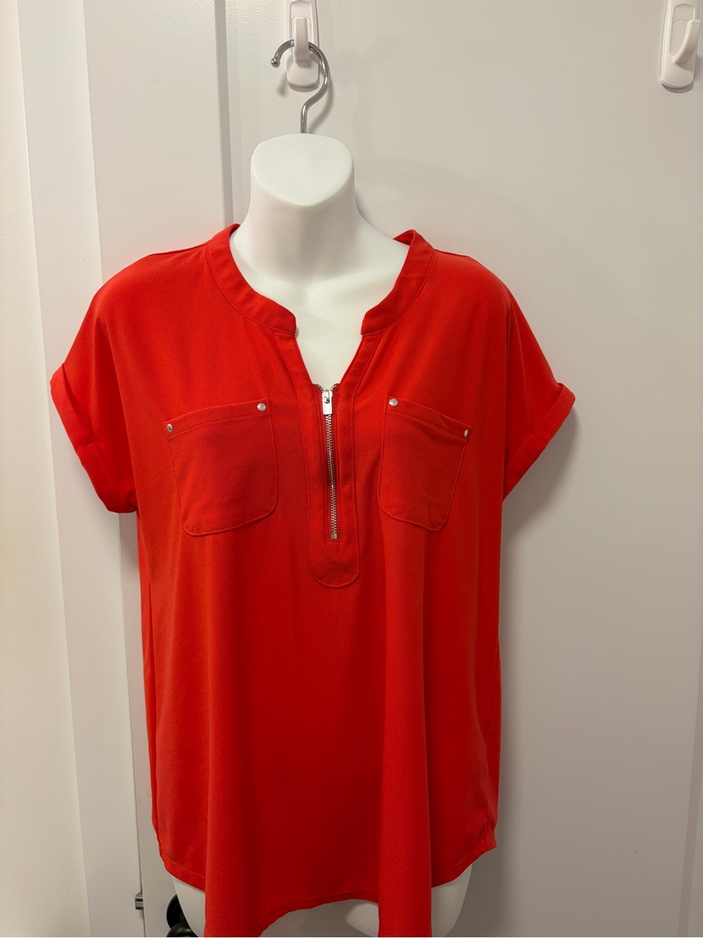 3 for 28$ / Women's Red Short-Sleeve Zip-Front Tunic Top